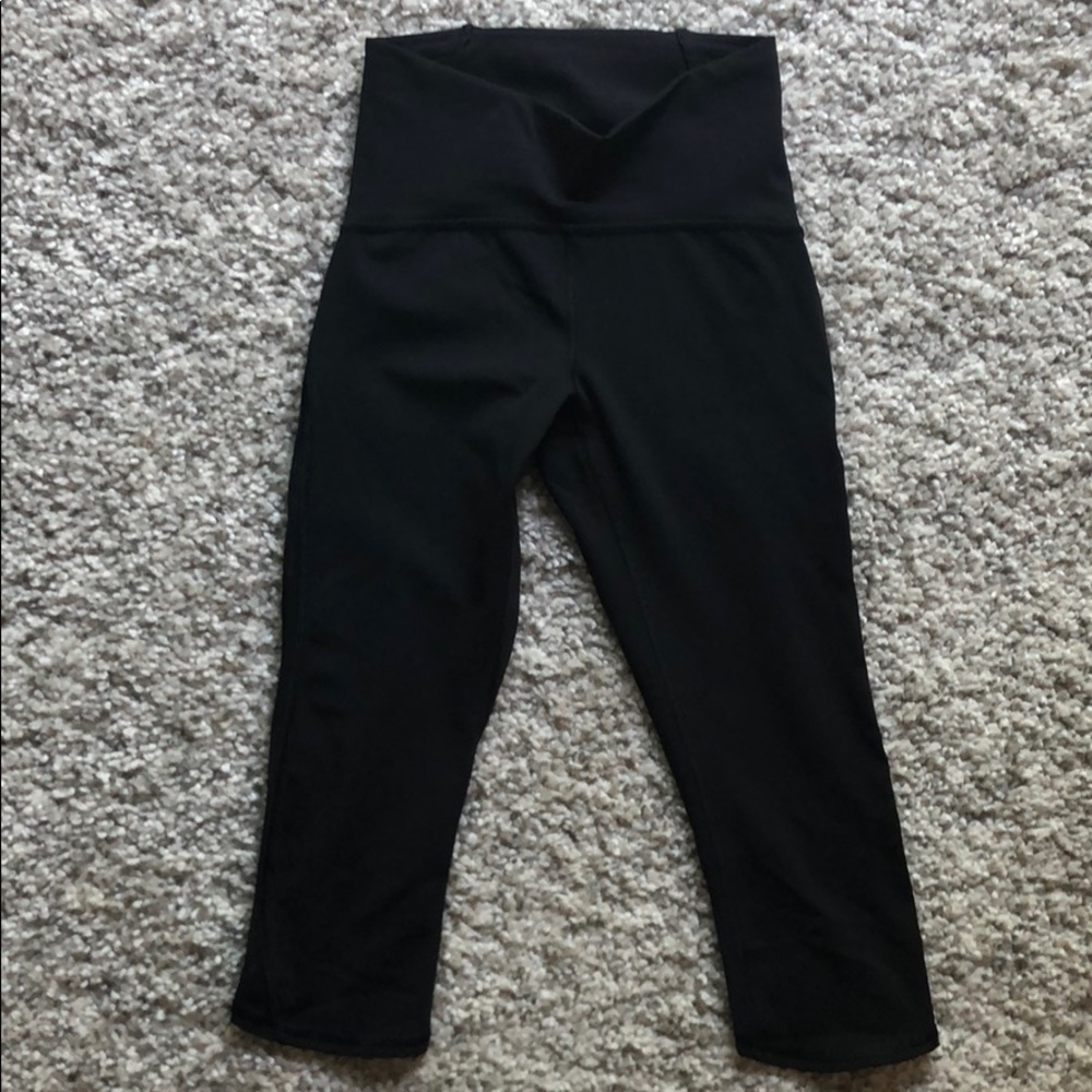 Lululemon 1/2 leggings with mesh detail on sides